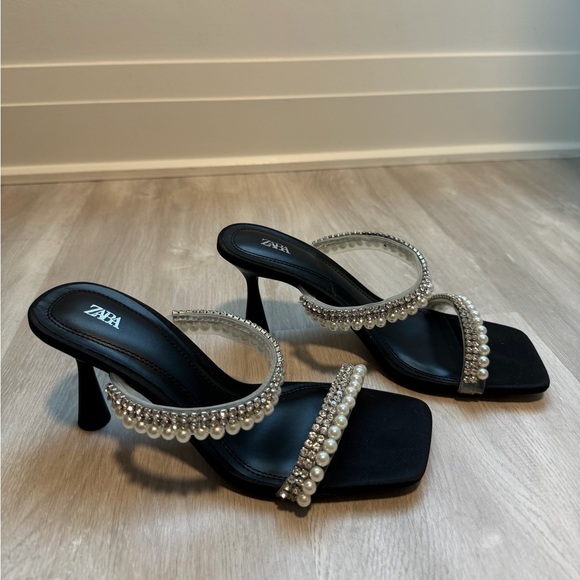 Glamorous black Zara heels with pearl embellishments - Picture 4 of 5